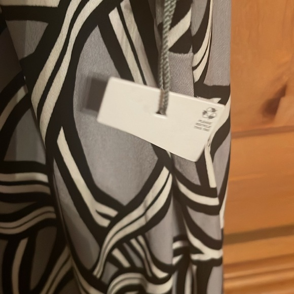 Liz Claiborne top - side OX. Brand new with tag. Never been worn. Soft - Picture 3 of 5